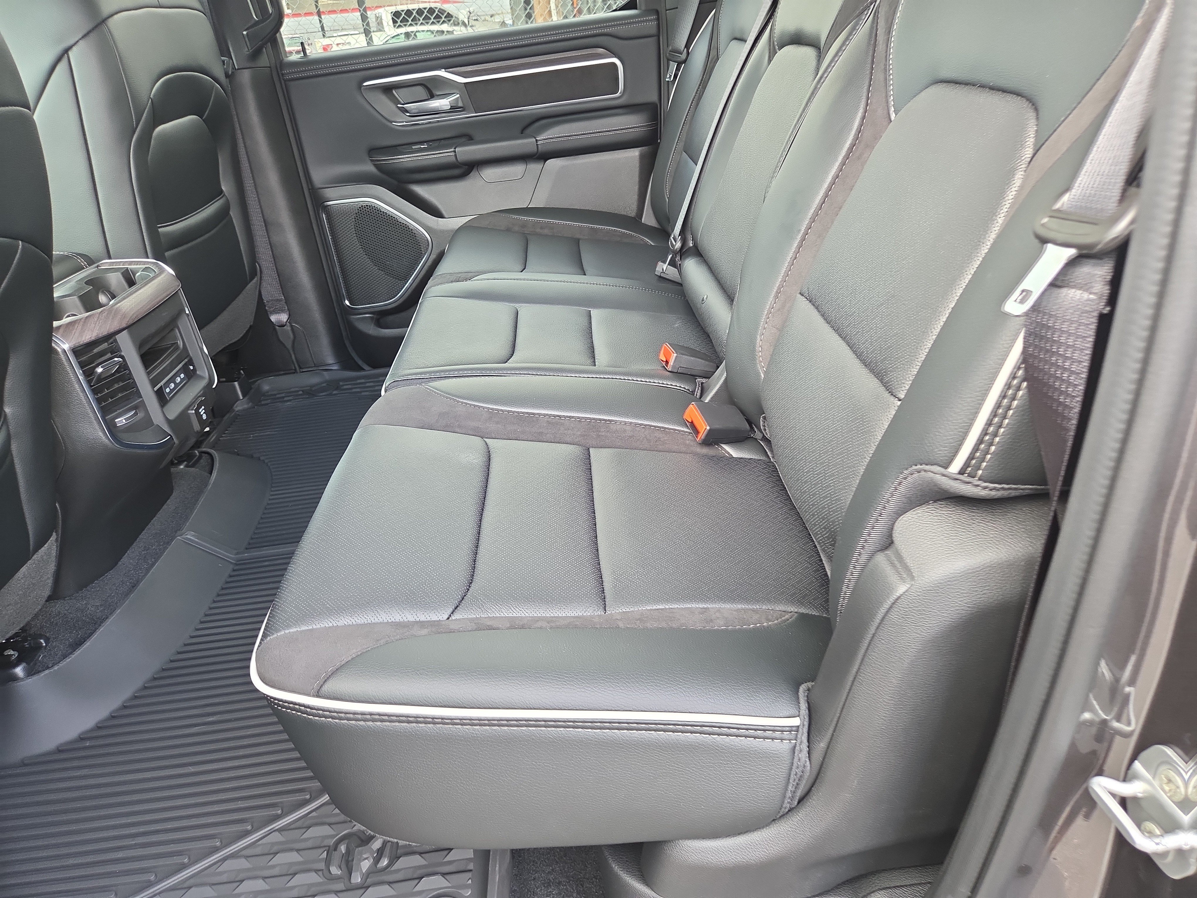New 2026 RAM 1500 Laramie w/ Laramie Preferred Package AWD/4WD image 6