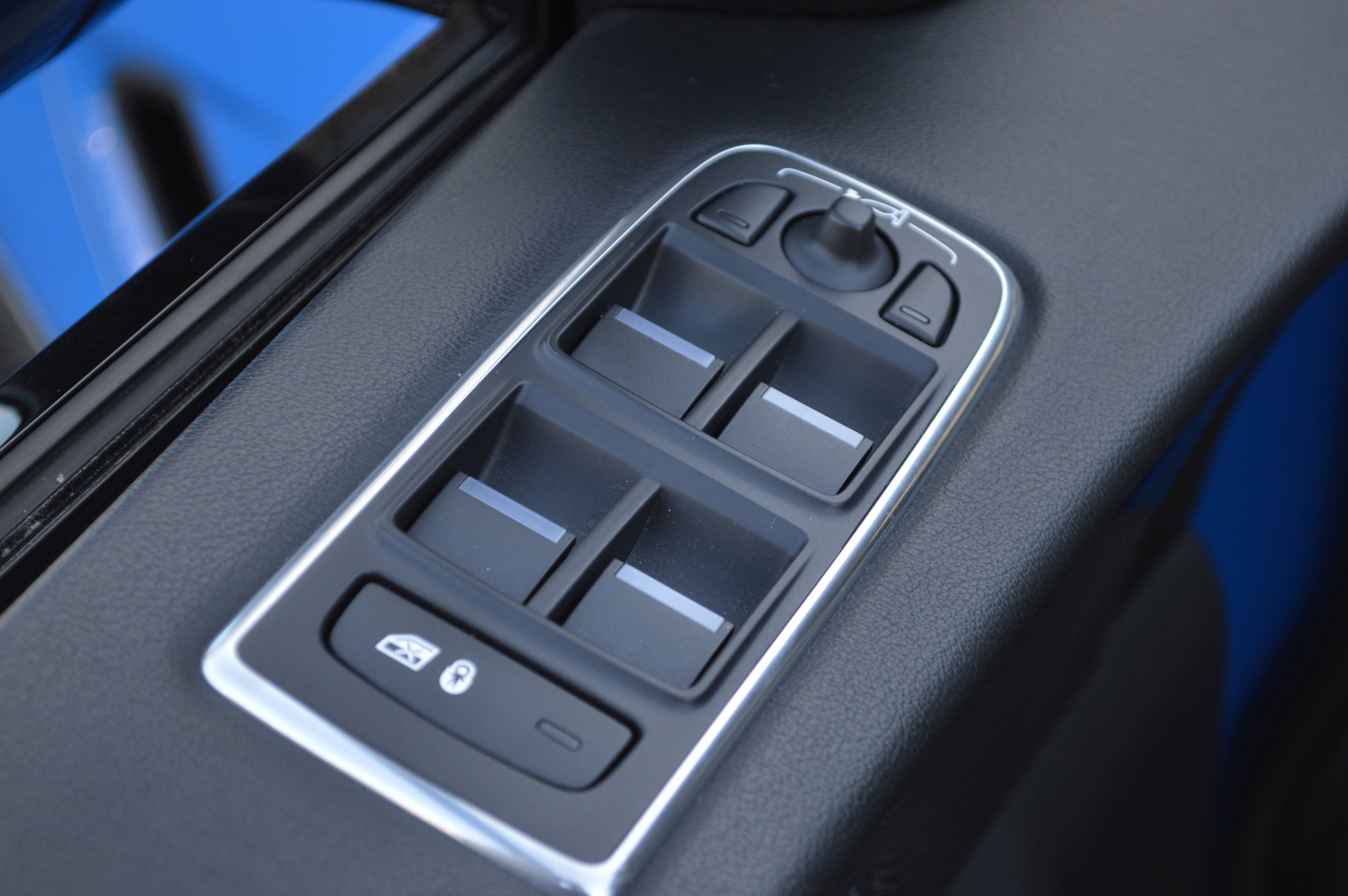 Used 2020 Jaguar F-PACE SVR image 14