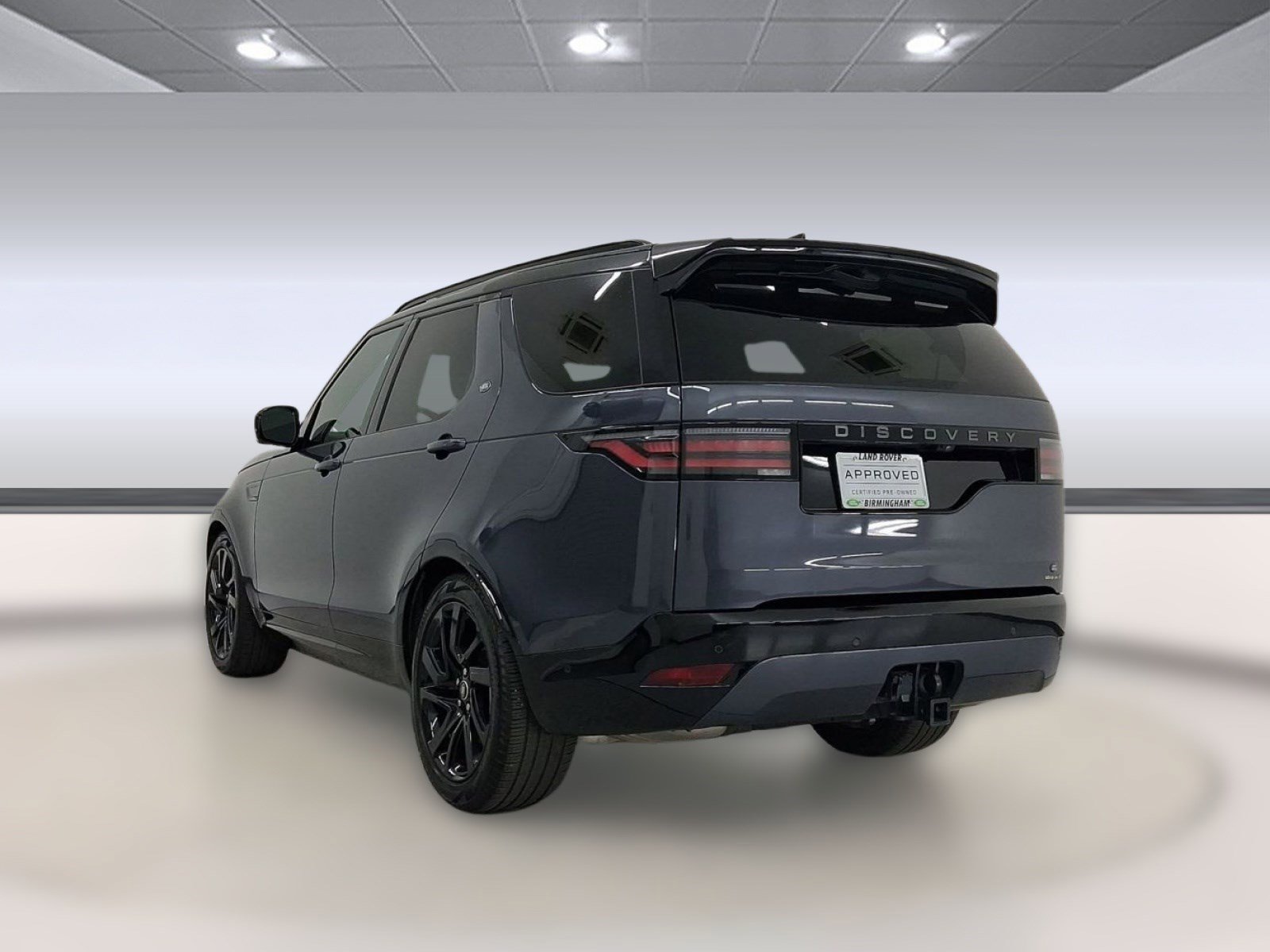 Used 2025 Land Rover Discovery Dynamic SE image 3