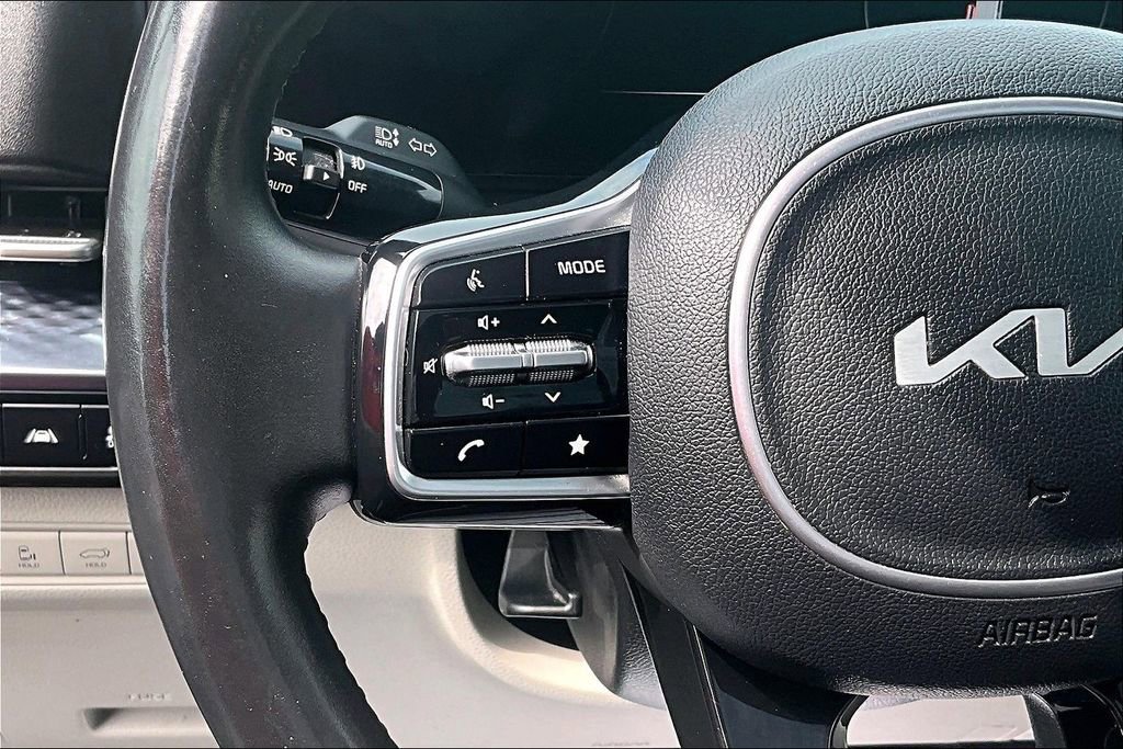Used 2022 Kia Carnival SX Prestige FWD image 18