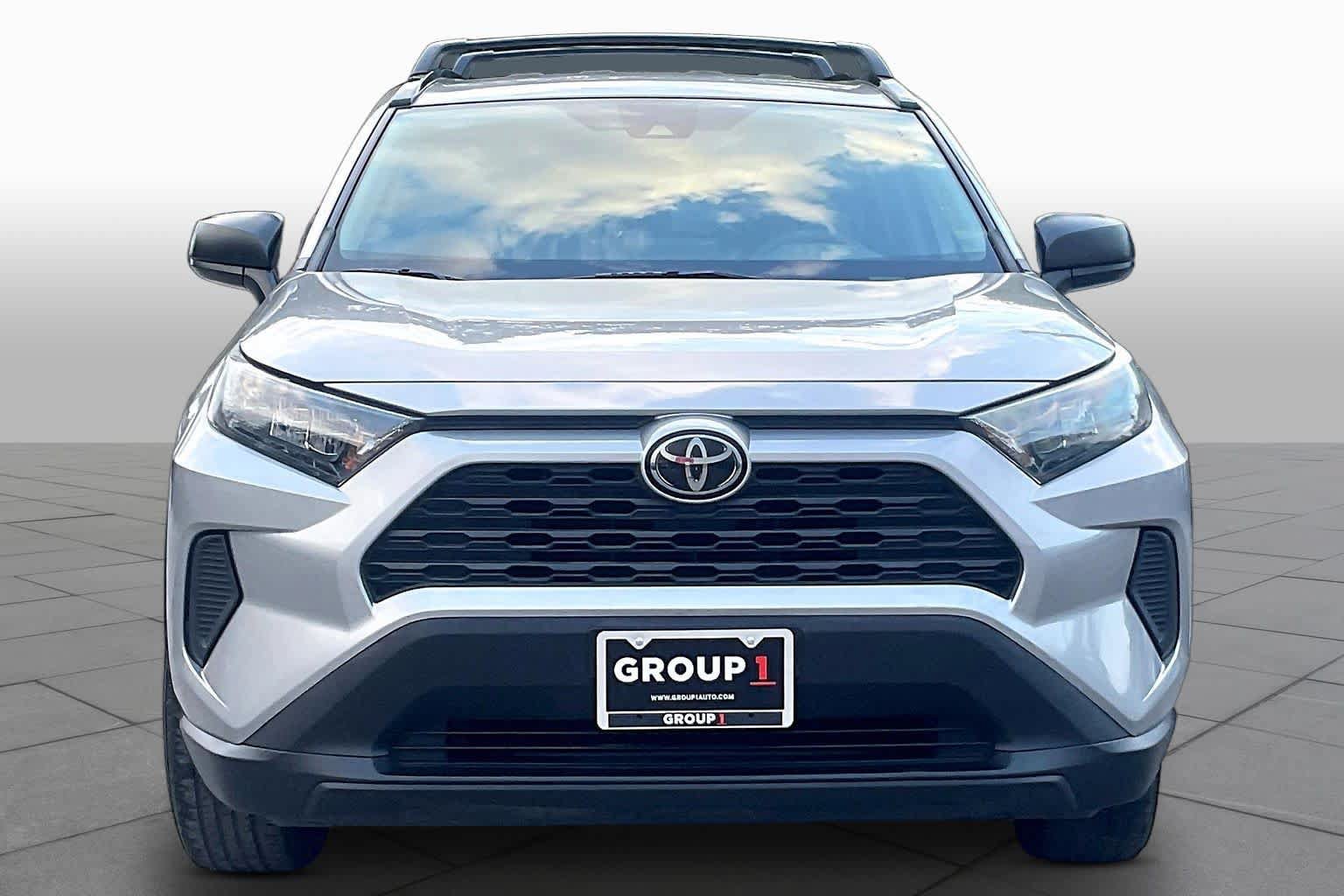 Used 2019 Toyota RAV4 LE FWD image 3