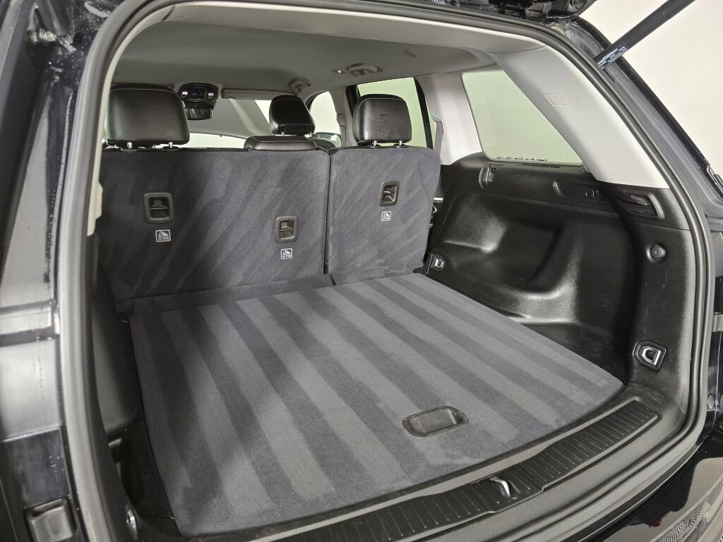 Used 2023 Jeep Grand Cherokee Limited w/ Black Appearance Package image 14