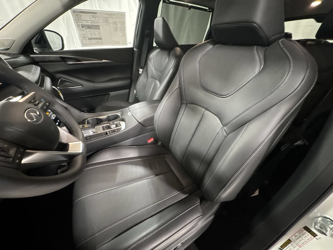 Certified 2025 INFINITI QX60 Luxe w/ Vision Package AWD/4WD image 34