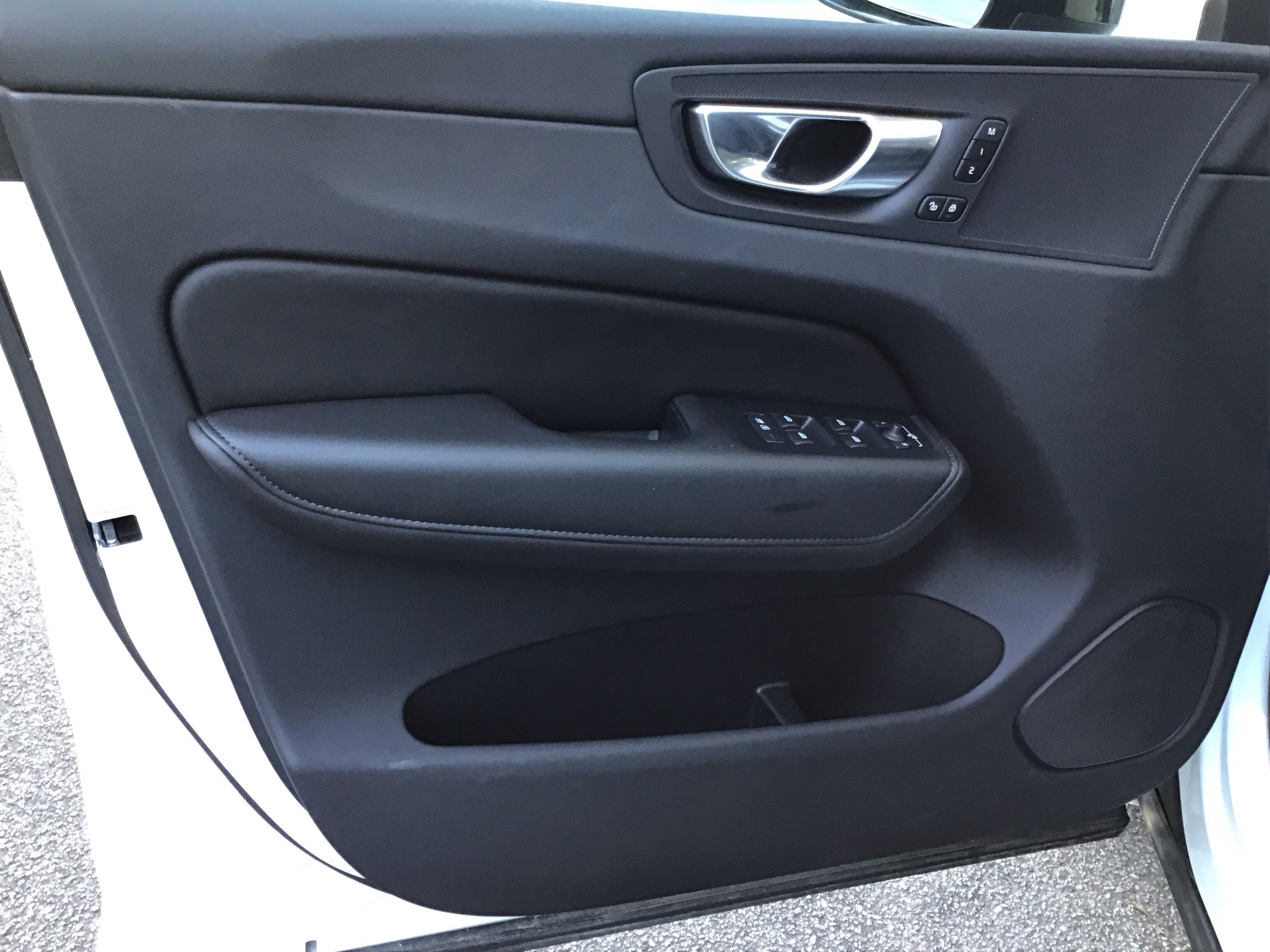 Certified 2025 Volvo XC60 B5 Plus image 14