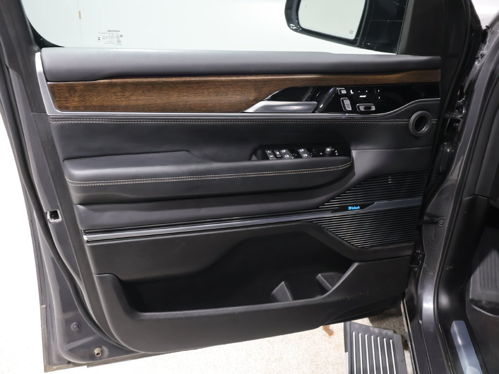 Used 2023 Jeep Grand Wagoneer 4WD image 13