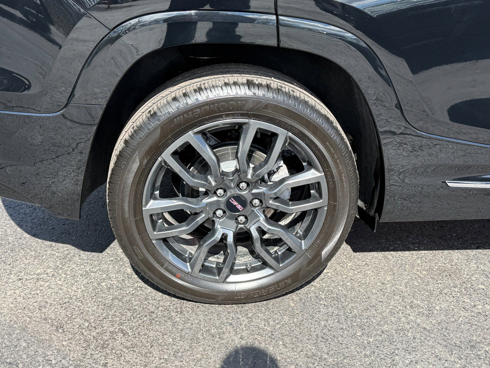 Used 2024 GMC Terrain Denali w/ Black Diamond Edition image 11