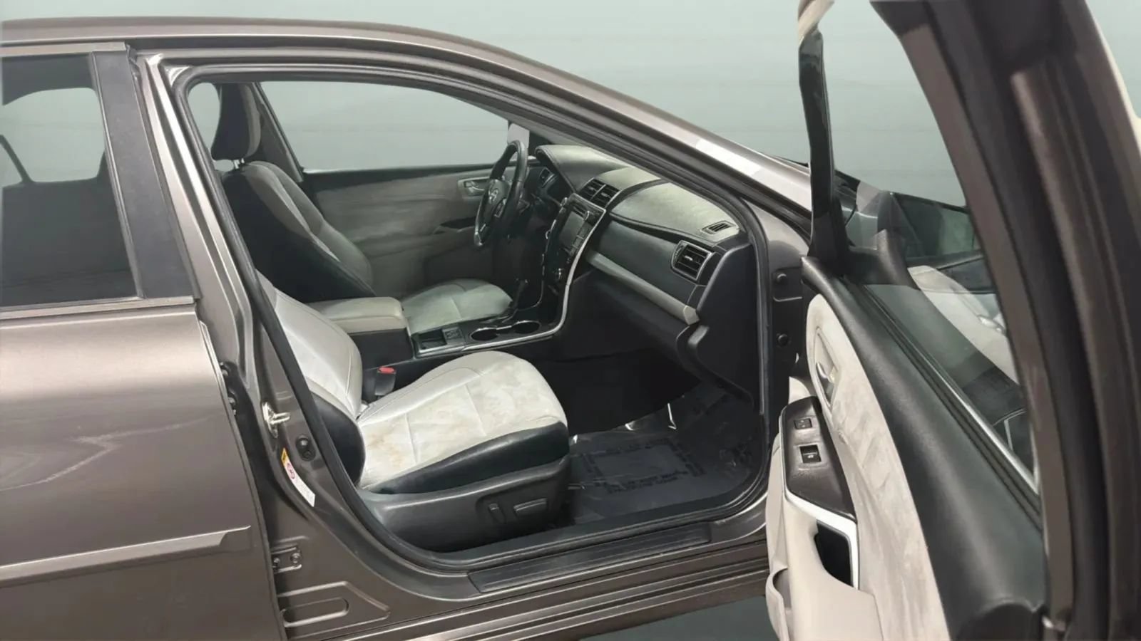 Used 2017 Toyota Camry XSE w/ Moonroof Package FWD image 21