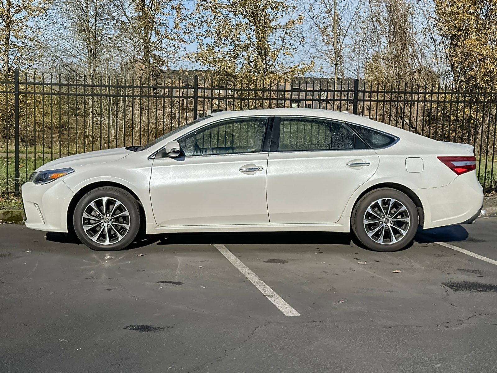 Used 2018 Toyota Avalon XLE Plus image 7