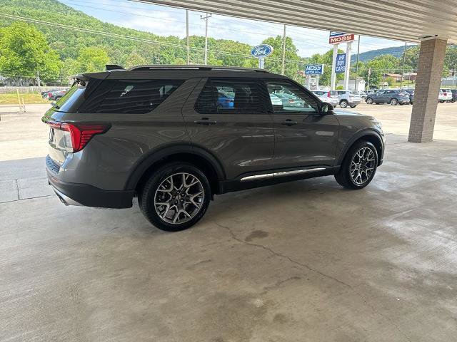 Certified 2025 Ford Explorer Platinum w/ Ultimate Package AWD/4WD image 4