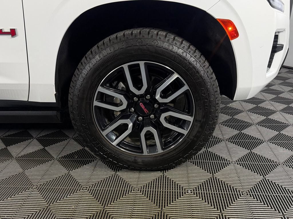 Used 2024 GMC Yukon AT4 w/ AT4 Premium Plus Package AWD/4WD image 12