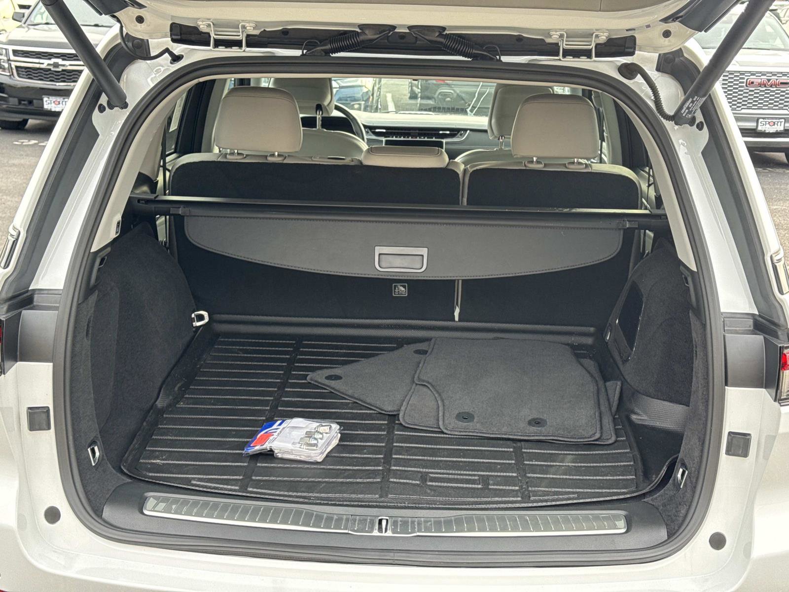 Used 2022 Jeep Grand Cherokee Overland w/ Advanced Protech Group III image 16