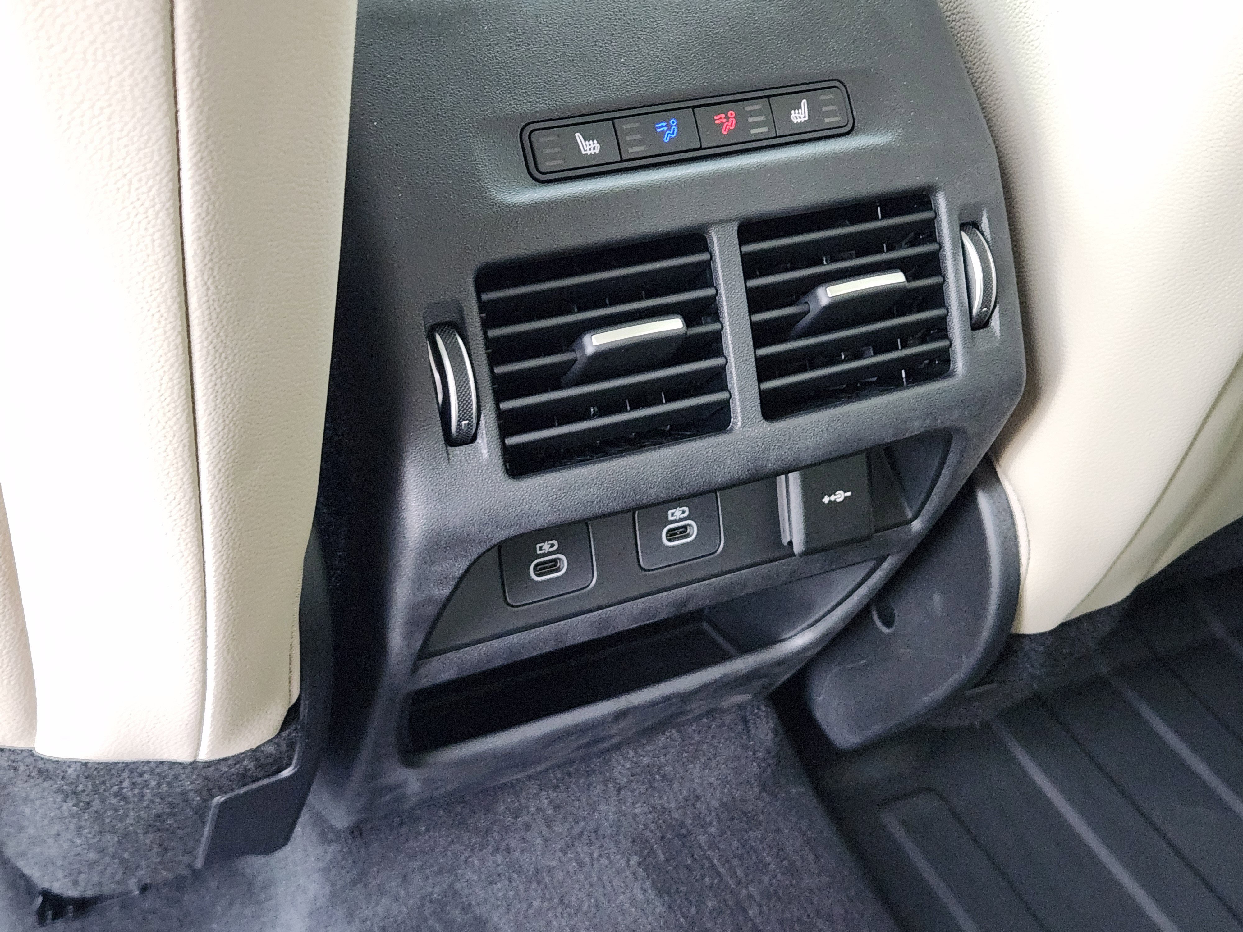 New 2025 Land Rover Discovery Sport S image 33