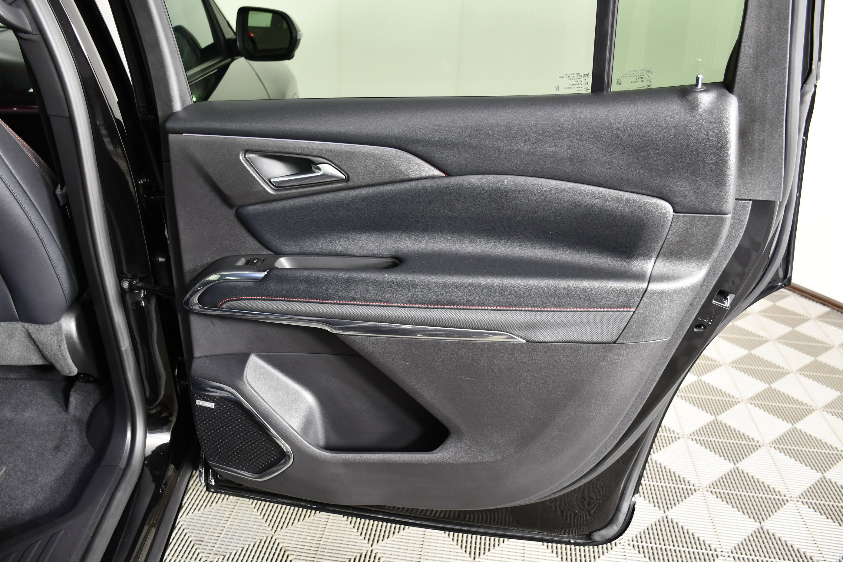 Used 2026 Chevrolet Traverse RS image 34