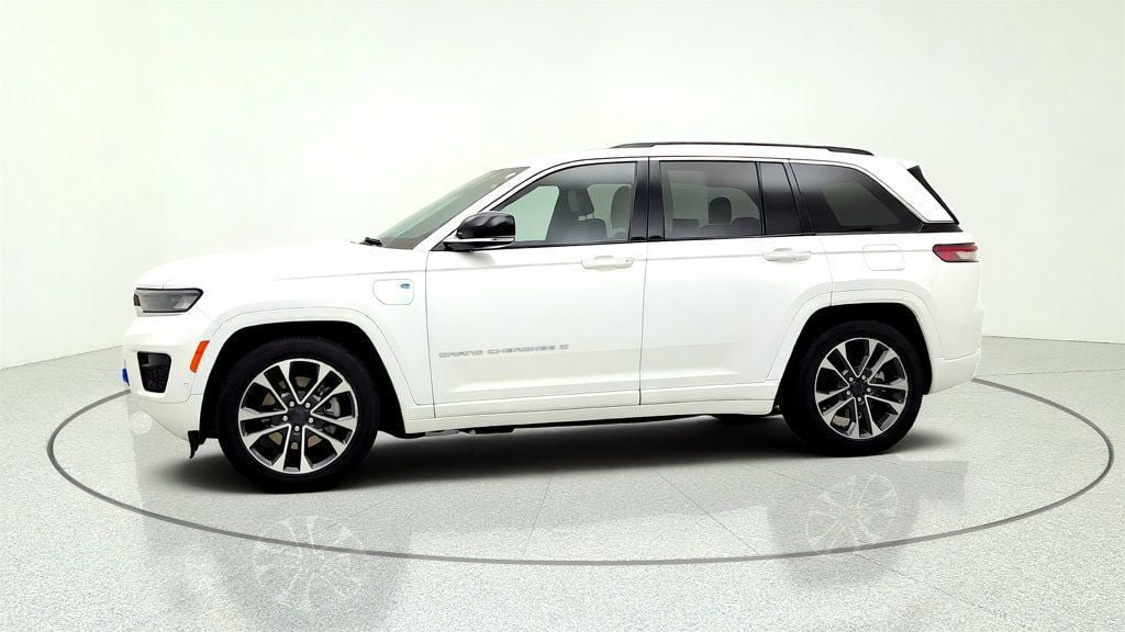 Used 2023 Jeep Grand Cherokee Overland AWD/4WD image 8