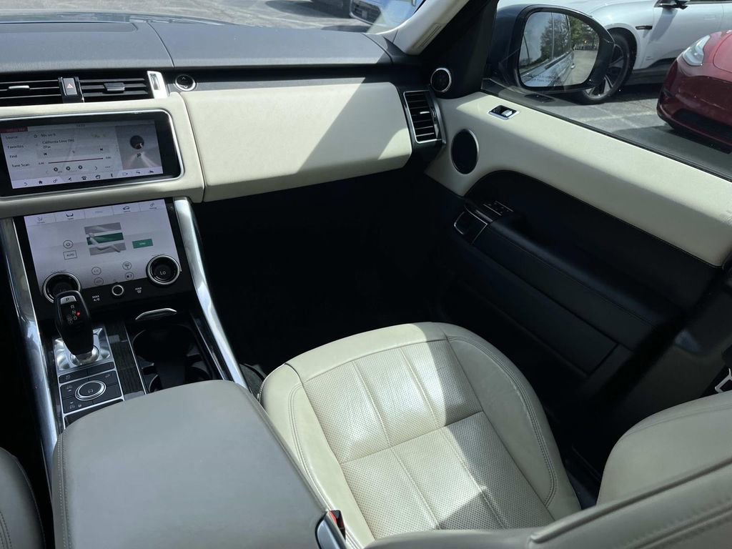 Used 2020 Land Rover Range Rover Sport HSE image 15