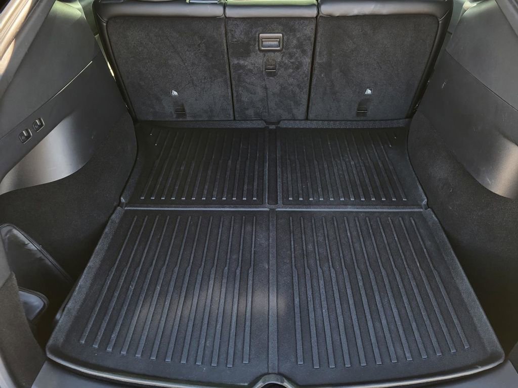 Used 2022 Tesla Model Y Long Range image 11