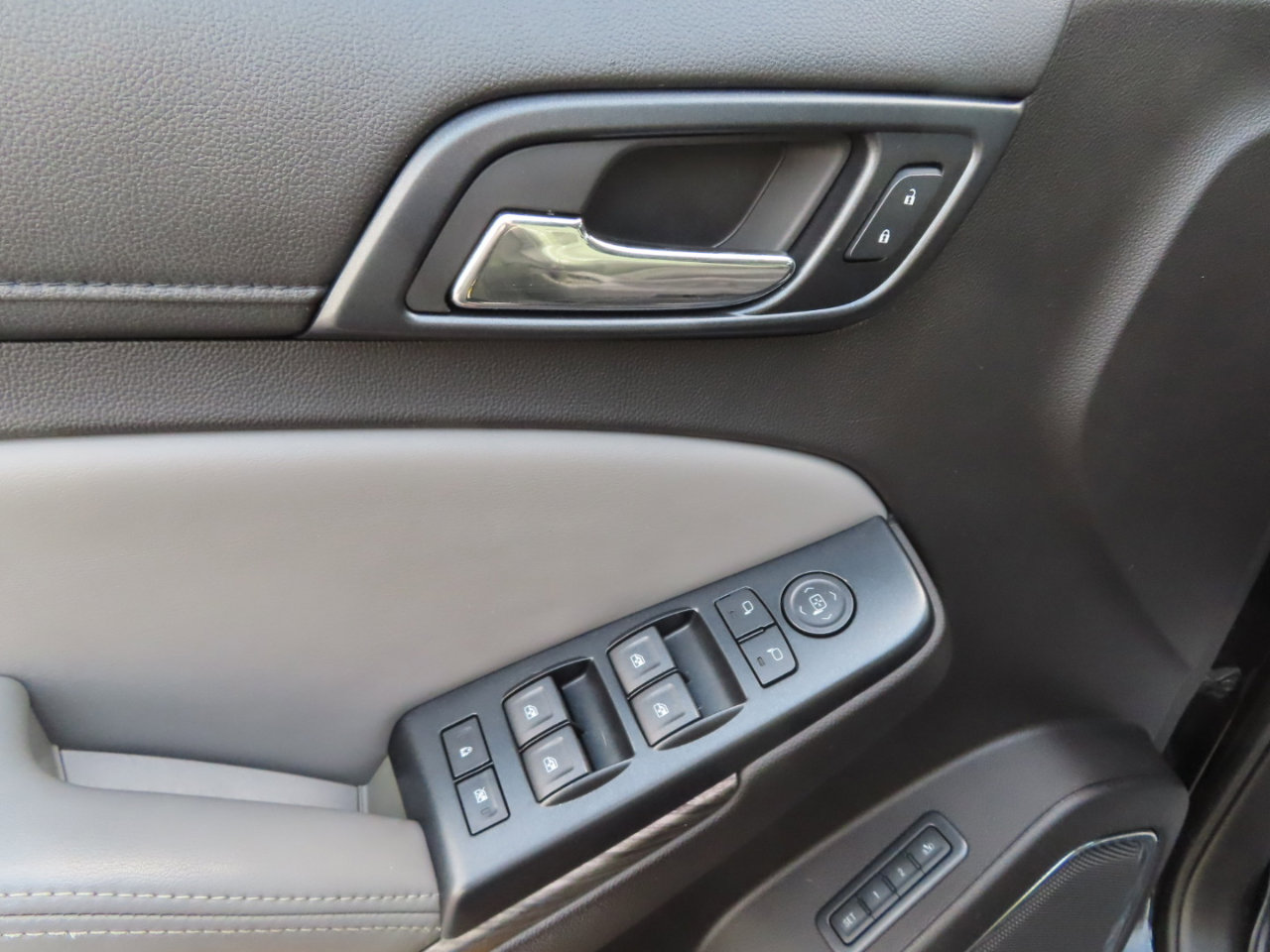 Used 2015 Chevrolet Tahoe LT image 55