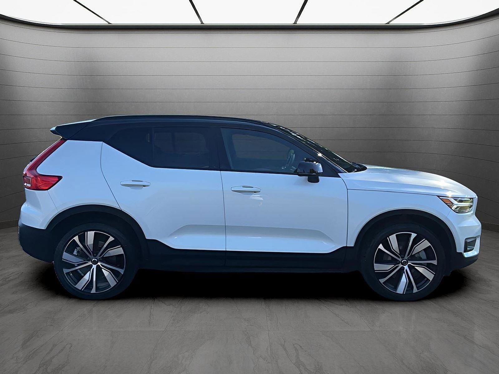 Used 2021 Volvo XC40 P8 Recharge w/ Advanced Package image 7