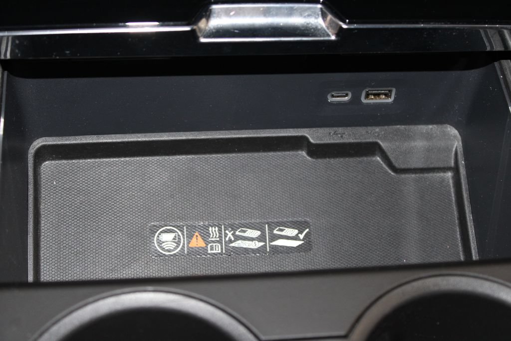 Used 2025 GMC Yukon XL Denali AWD/4WD image 49