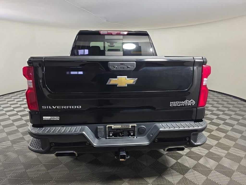 Used 2022 Chevrolet Silverado 1500 High Country w/ Technology Package image 4