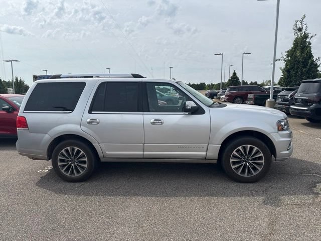 Used 2015 Lincoln Navigator 4WD image 4