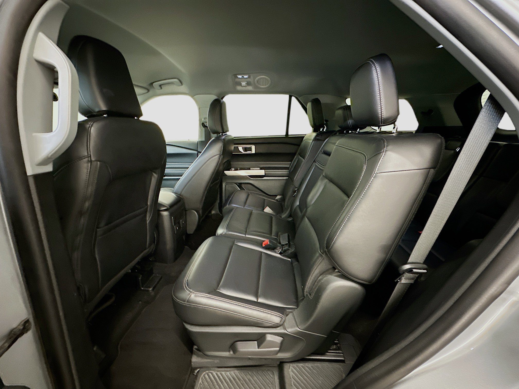 Used 2023 Ford Explorer XLT w/ Equipment Group 202A image 29