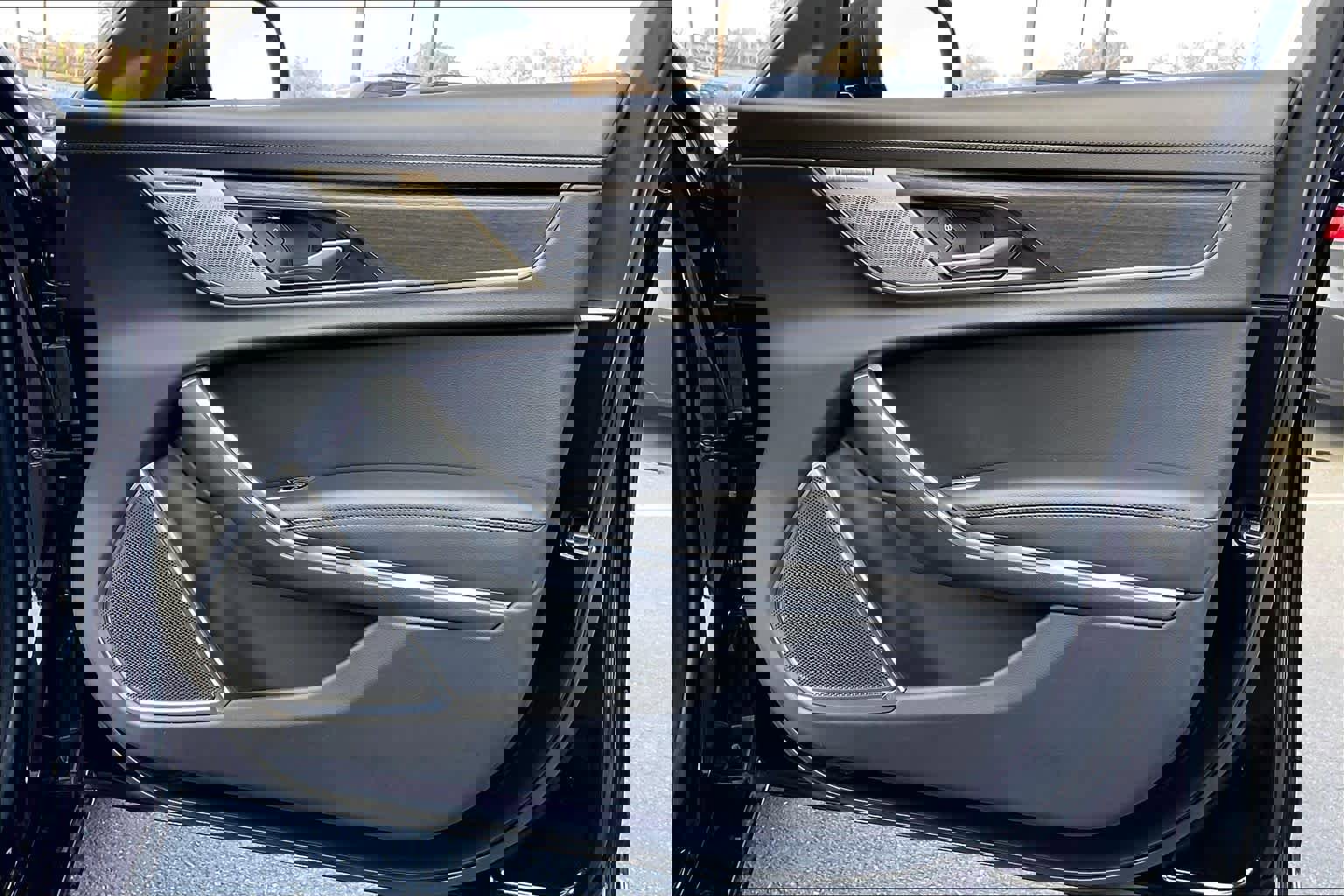 Used 2022 Jaguar XF SE image 26