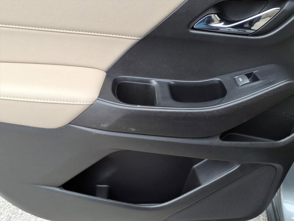 Used 2023 Chevrolet Traverse LS image 33