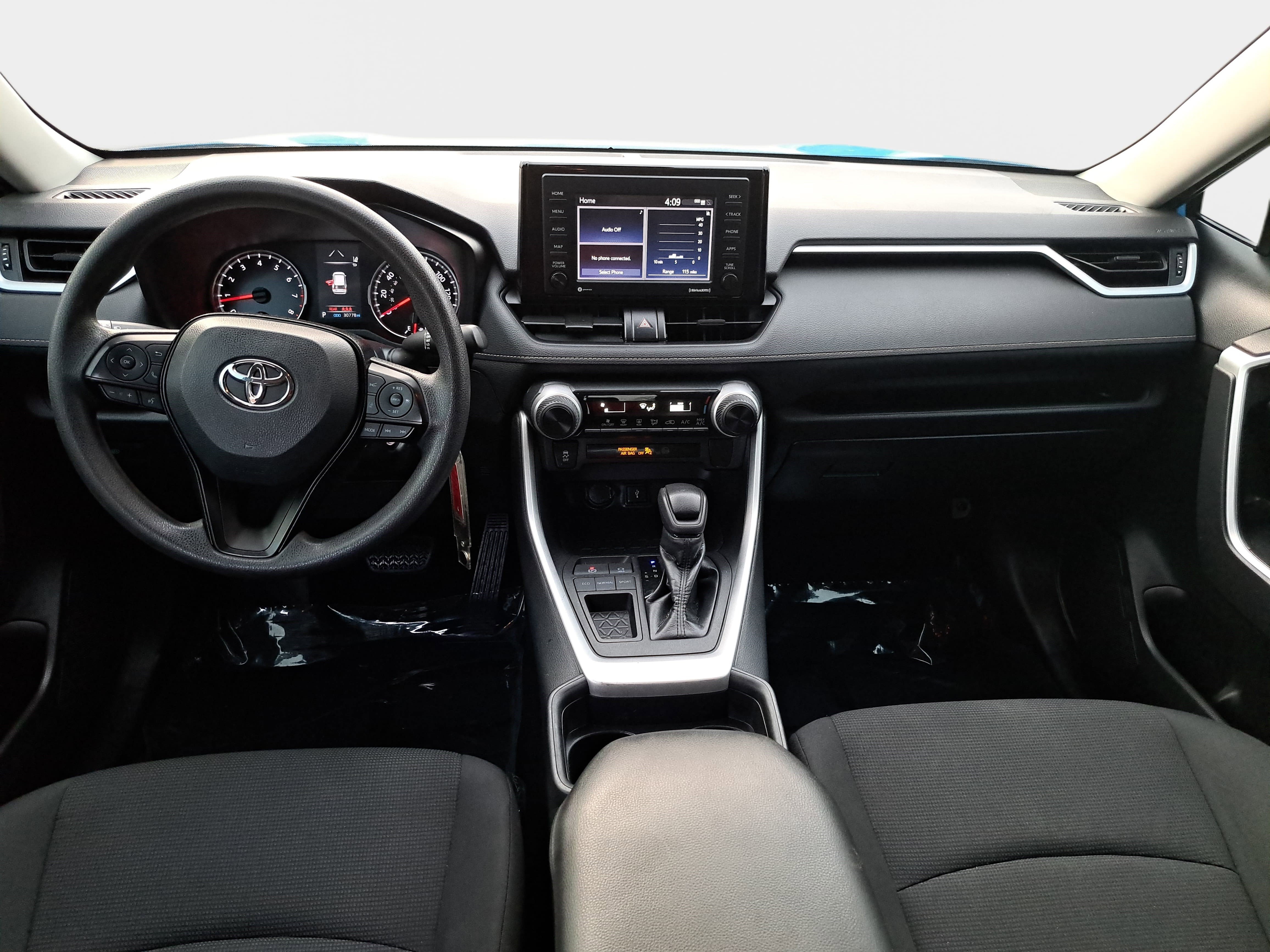 Used 2020 Toyota RAV4 LE image 9