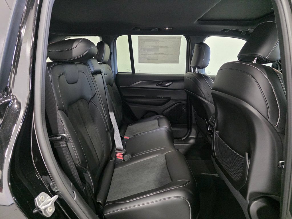 New 2025 Jeep Grand Cherokee Altitude AWD/4WD image 26
