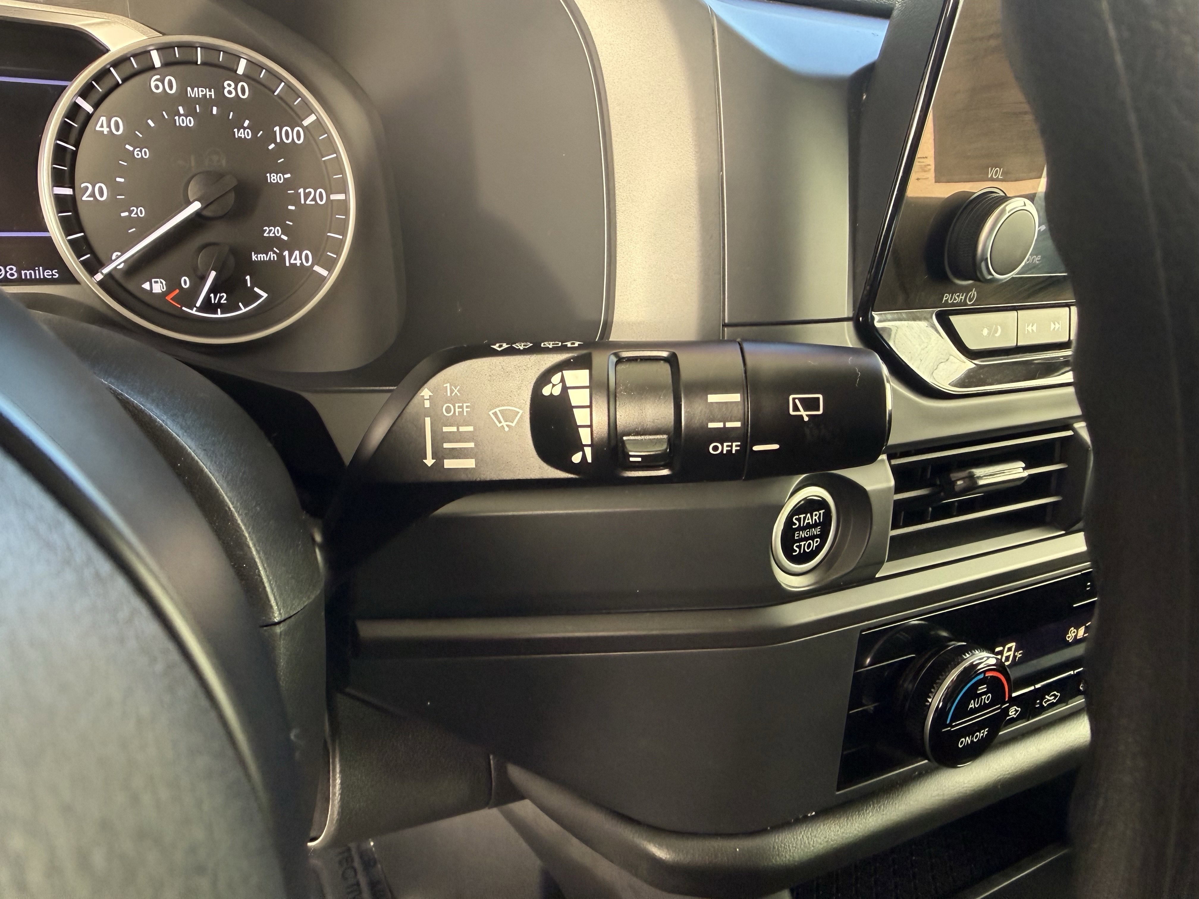 Used 2024 Nissan Pathfinder S image 14