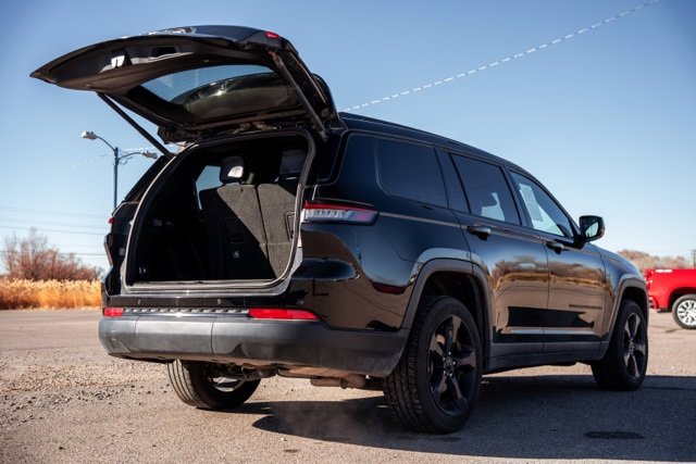 Used 2023 Jeep Grand Cherokee L Laredo image 9