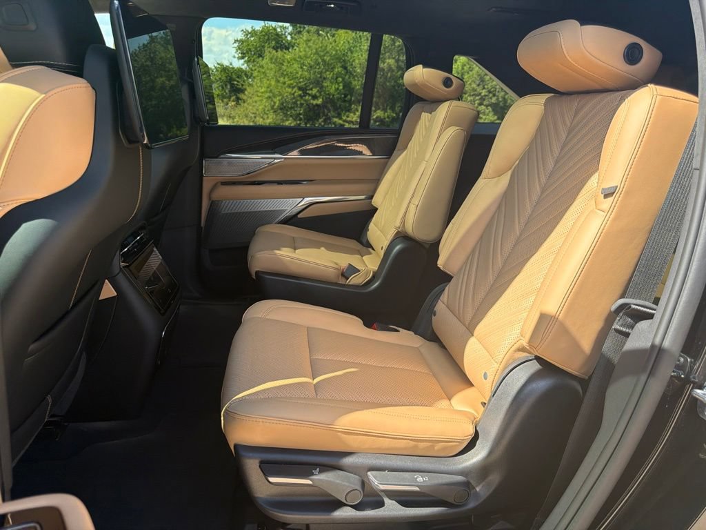 Certified 2025 Cadillac Escalade IQ Luxury 2 AWD/4WD image 14