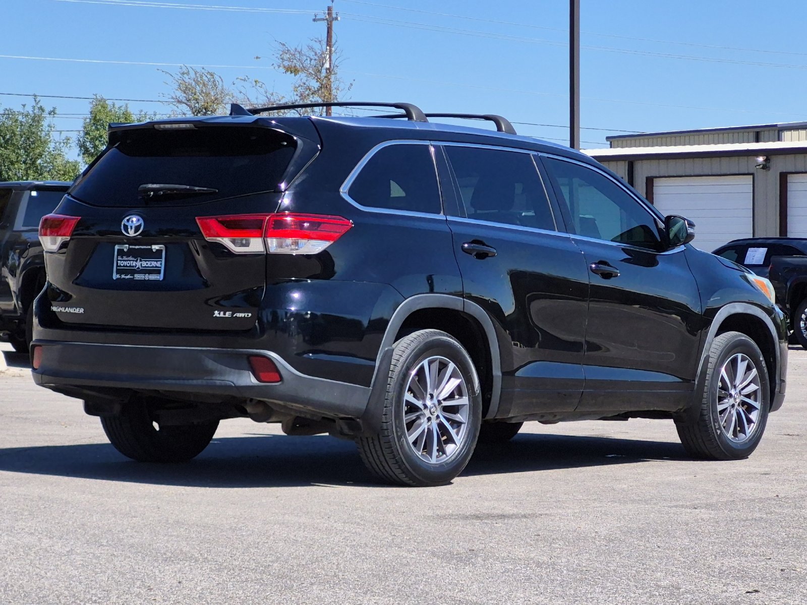 Used 2017 Toyota Highlander XLE AWD/4WD image 5