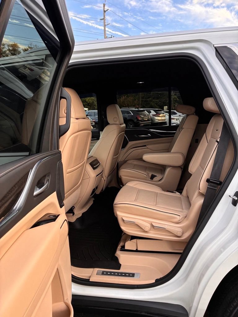 Used 2023 Cadillac Escalade Premium Luxury w/ Performance Package AWD/4WD image 26