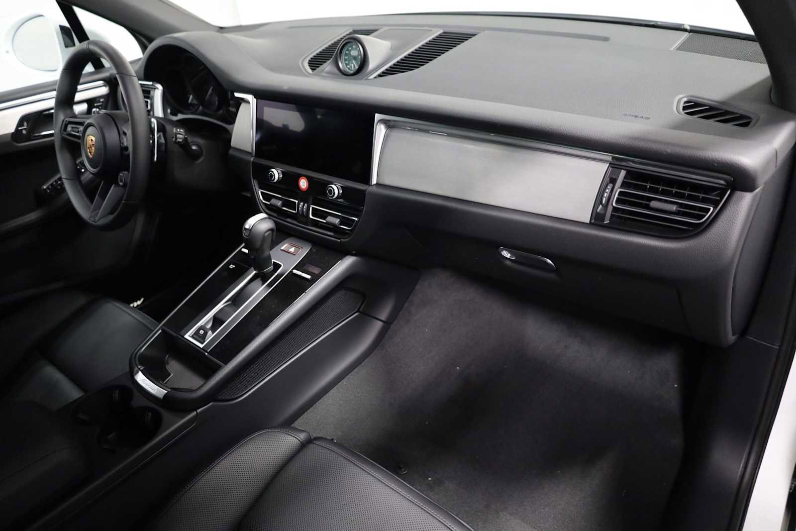 New 2026 Porsche Macan image 6