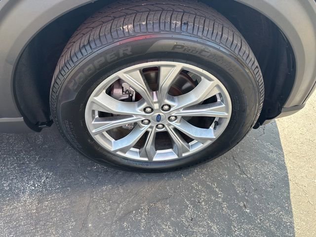 Used 2021 Ford Explorer Limited w/ Equipment Group 301A AWD/4WD image 26
