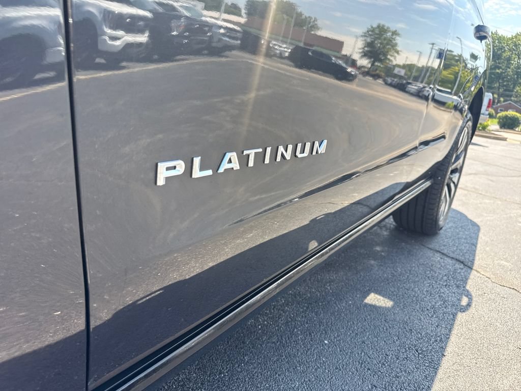 Used 2025 Ford Expedition Platinum w/ Driver's Package AWD/4WD image 18