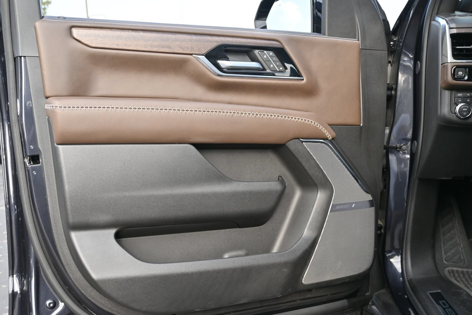 Used 2025 GMC Yukon Denali Ultimate AWD/4WD image 19