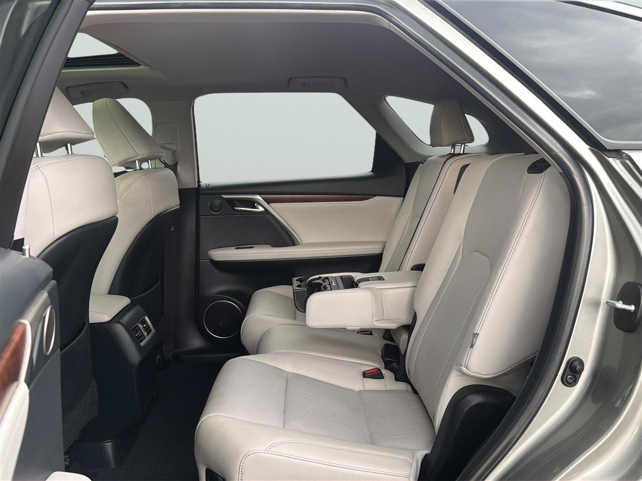 Used 2020 Lexus RX 350L Premium w/ Premium Package AWD/4WD image 18