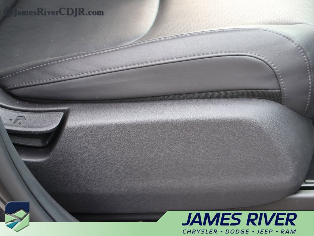 Used 2023 Kia Carnival LX image 10