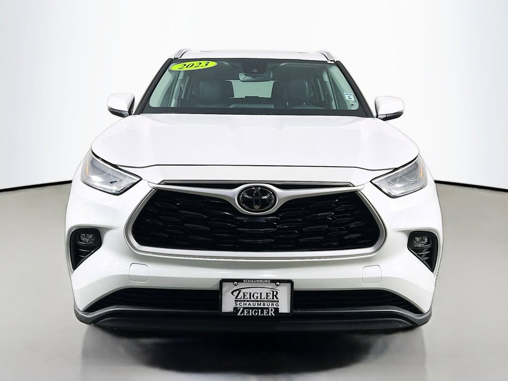 Used 2023 Toyota Highlander XLE AWD/4WD image 2