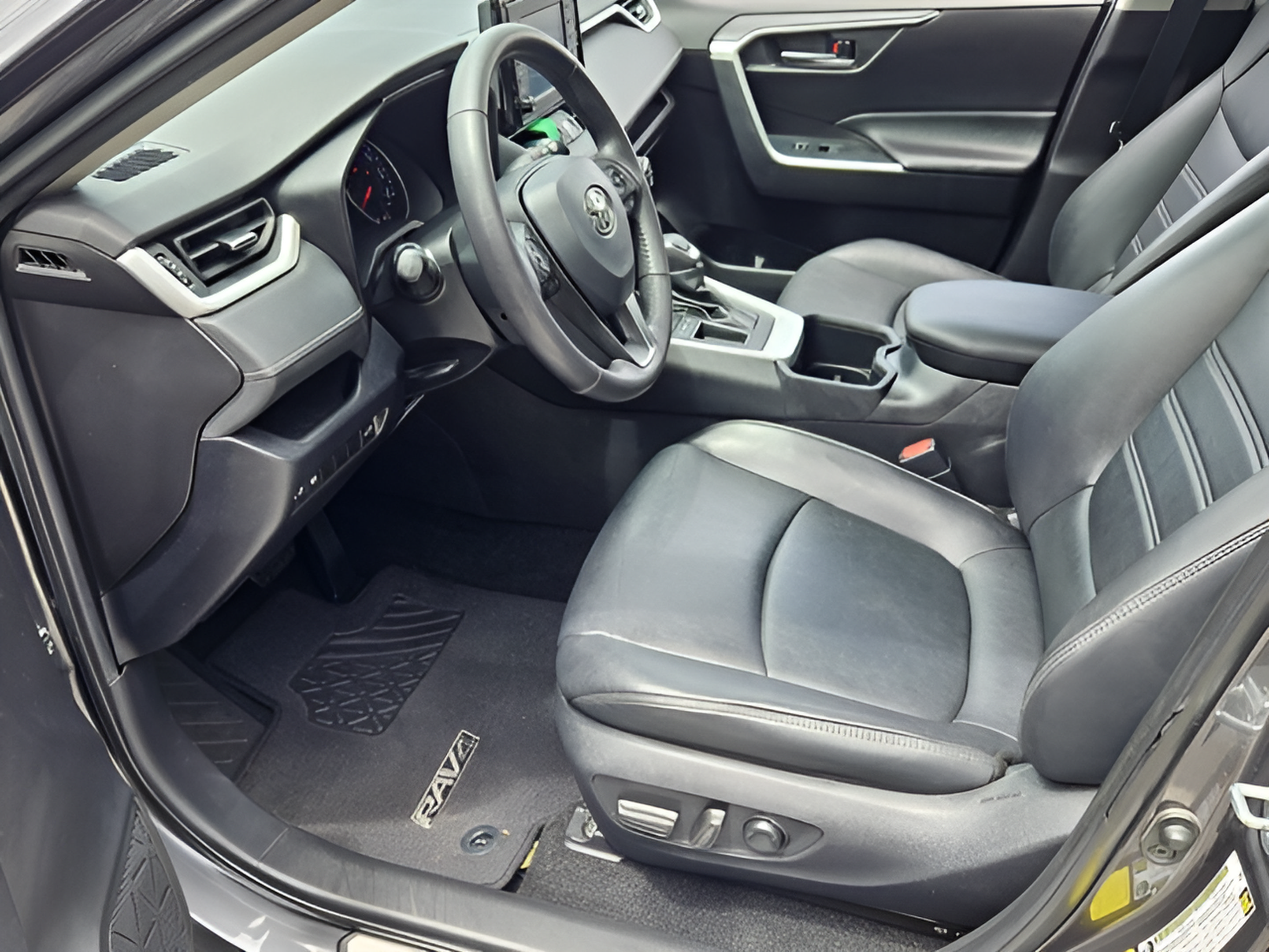 Used 2022 Toyota RAV4 XLE Premium FWD image 13