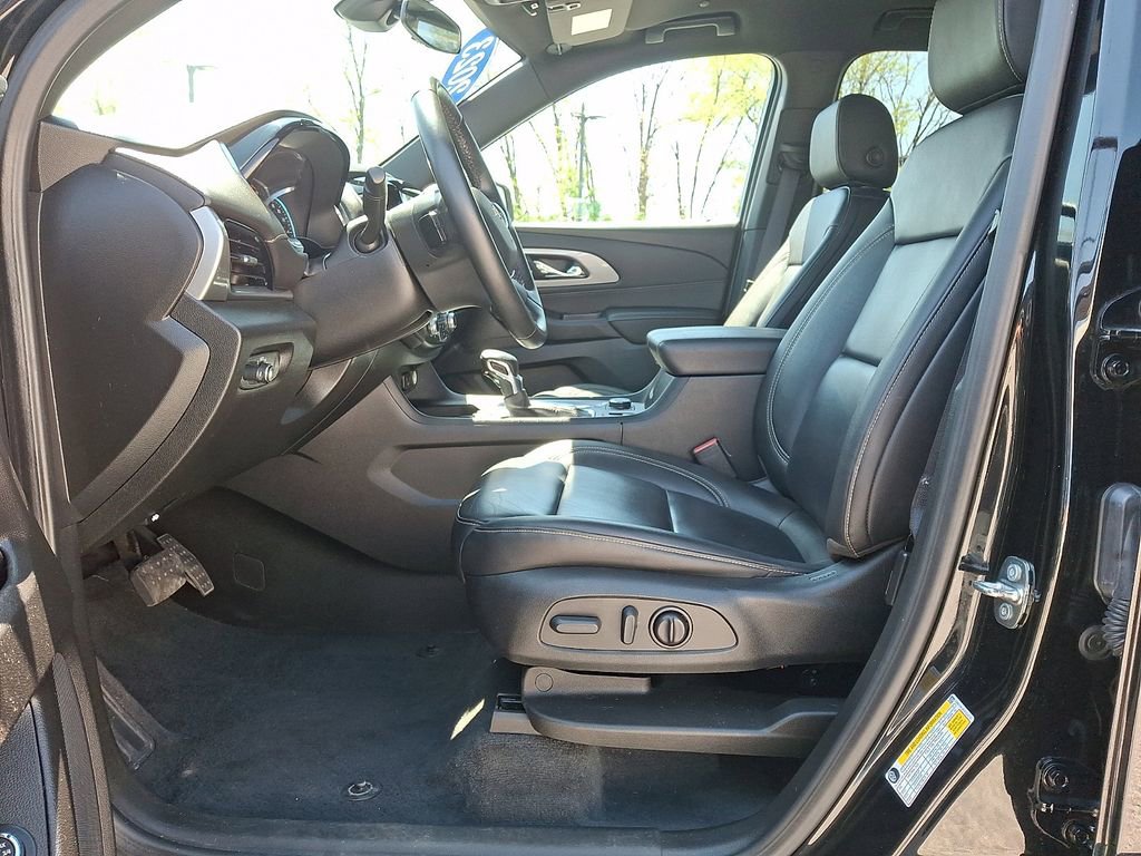 Used 2023 Chevrolet Traverse LT AWD/4WD image 16