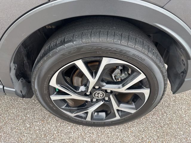 Used 2021 Toyota C-HR XLE FWD image 12