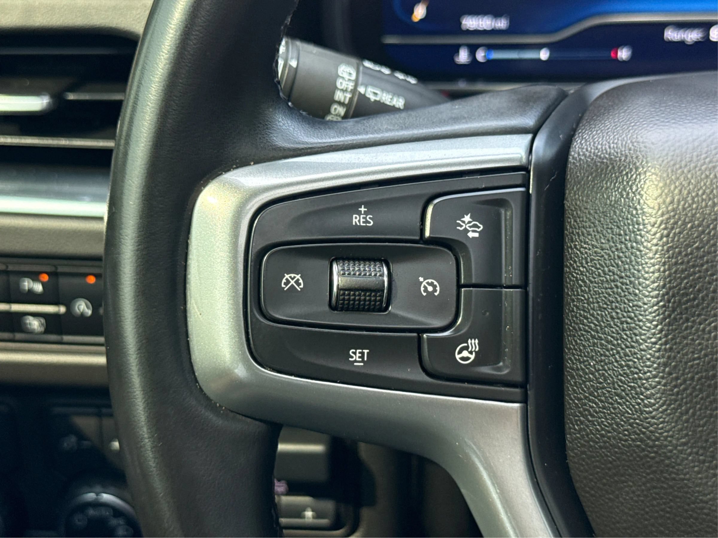 Used 2023 Chevrolet Suburban LT w/ LT Signature Package RWD image 36