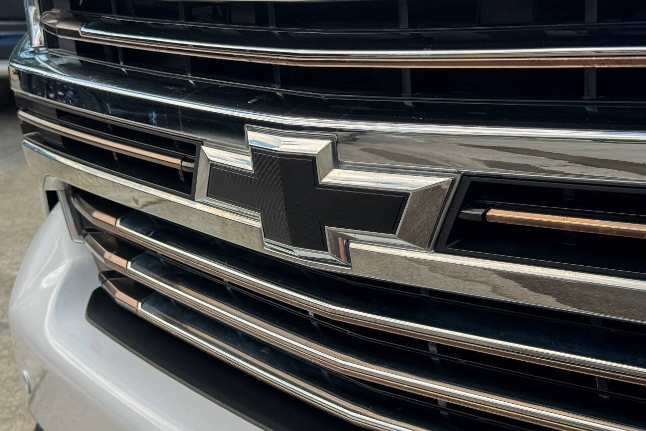 Used 2022 Chevrolet Silverado 1500 High Country w/ LPO, Dark Essentials Package AWD/4WD image 10