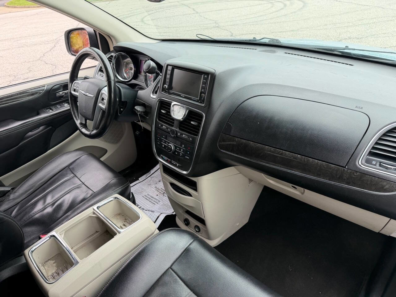 Used 2013 Chrysler Town & Country Touring-L w/ Driver Convenience Group FWD image 7