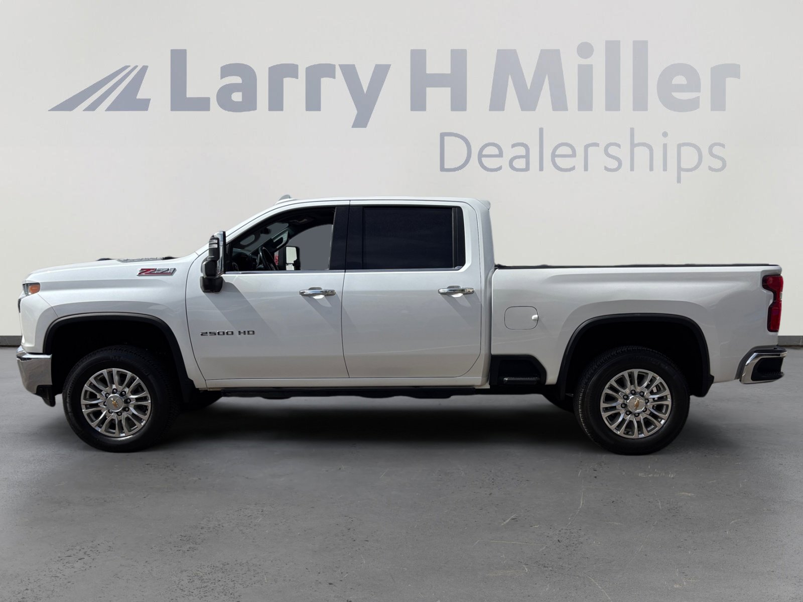 Used 2021 Chevrolet Silverado 2500 LTZ w/ LTZ Premium Package image 2
