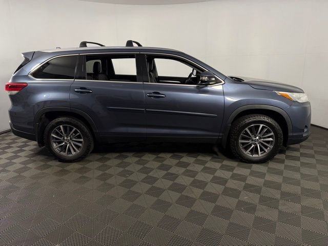 Used 2019 Toyota Highlander XLE image 11